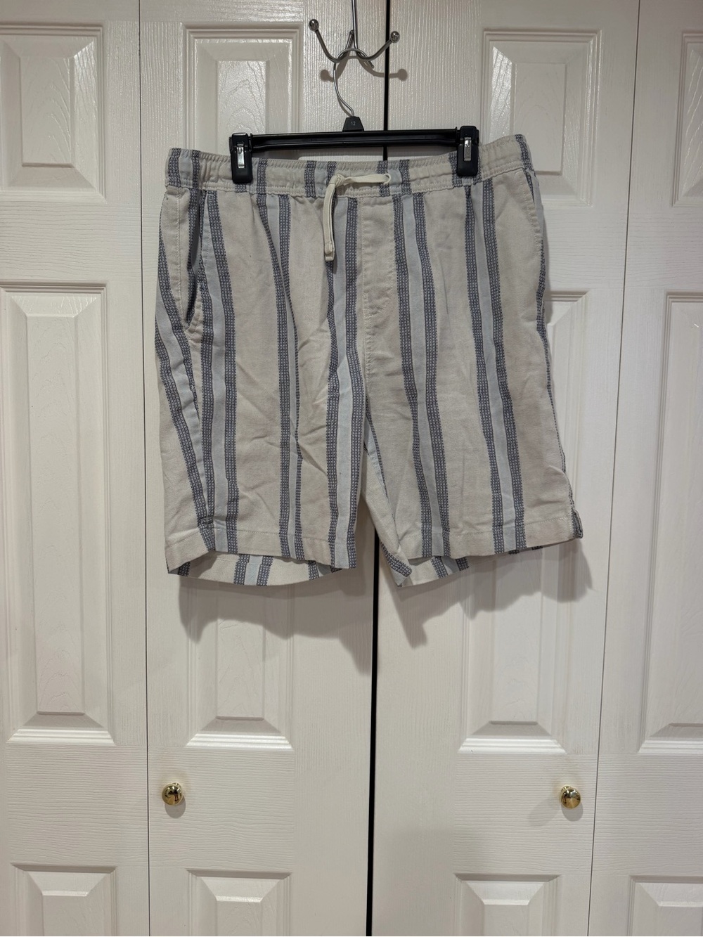 Men's Striped Drawstring Cargo Shorts - Cream & Gray